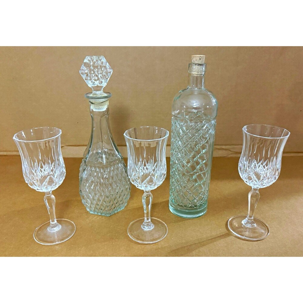 2 Clear Glass Decanter w/ Stoppers & 3 Matching Stemmed Glasses